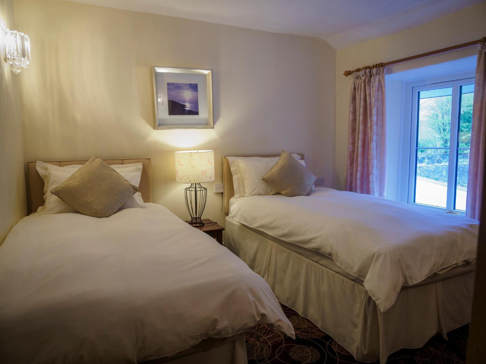 Pen-Y-Bont Hotel Tal-y-llyn Екстер'єр фото